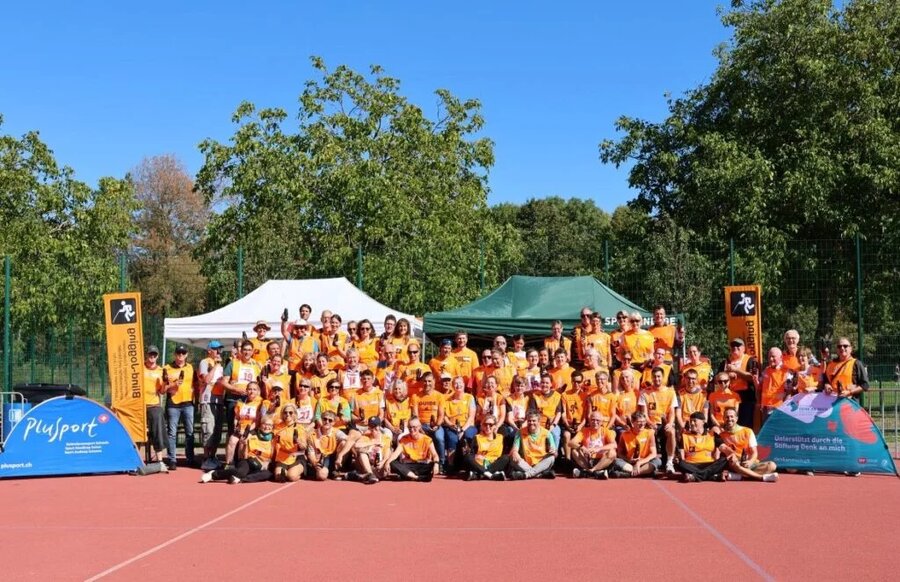 Gruppenfoto beim 20-jährigen Jubiläum von Blind Jogging in Basel