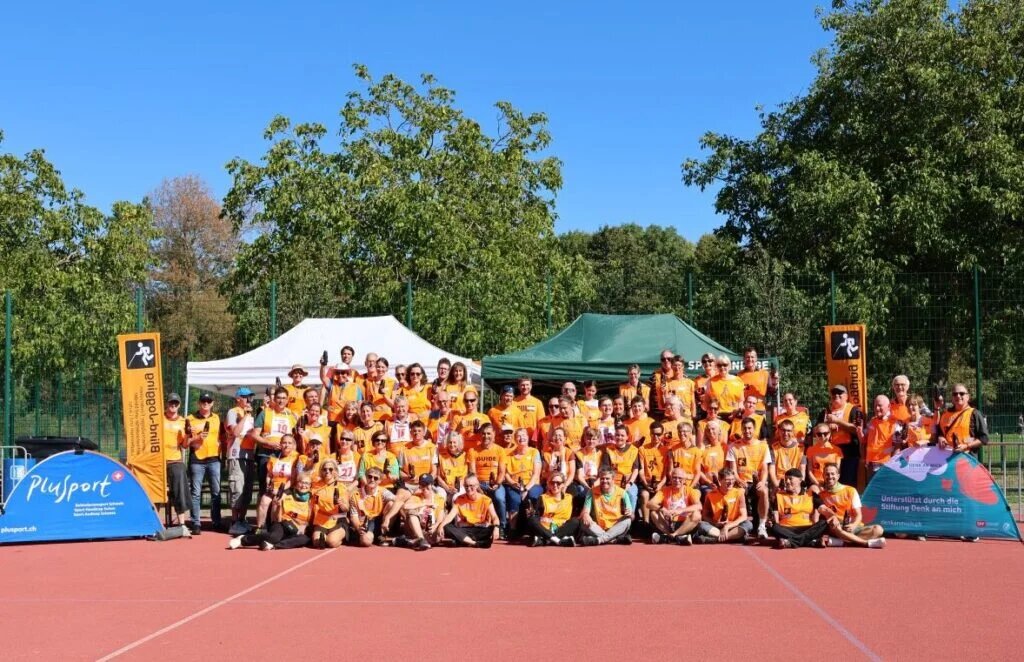 Gruppenfoto beim 20-jährigen Jubiläum von Blind Jogging in Basel